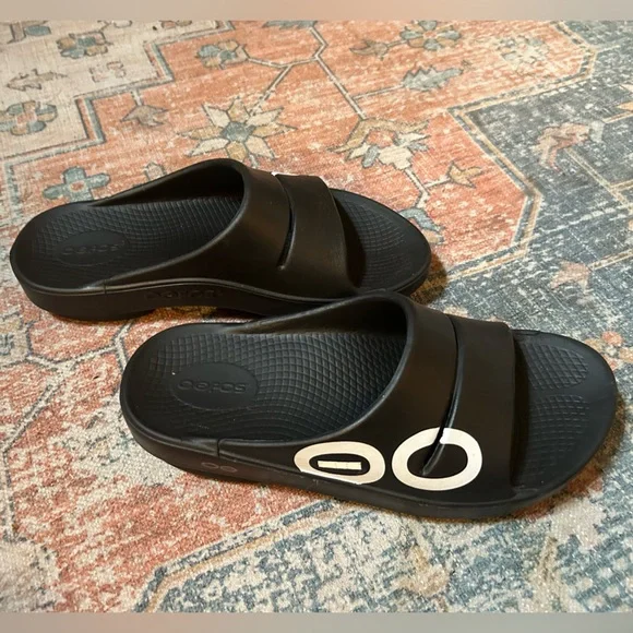 OOFOS Ooahh Slide Sandals Black & White Logo Design - Picture 5 of 8